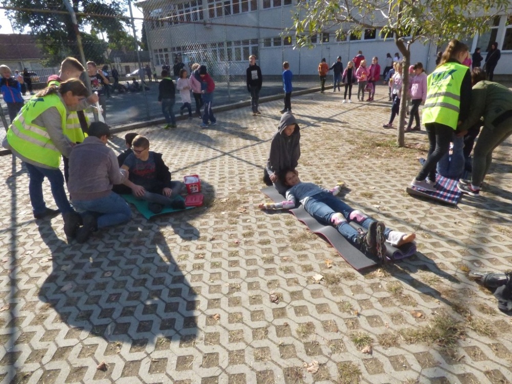 Flashmob az egészséghéten: Merj segíteni!